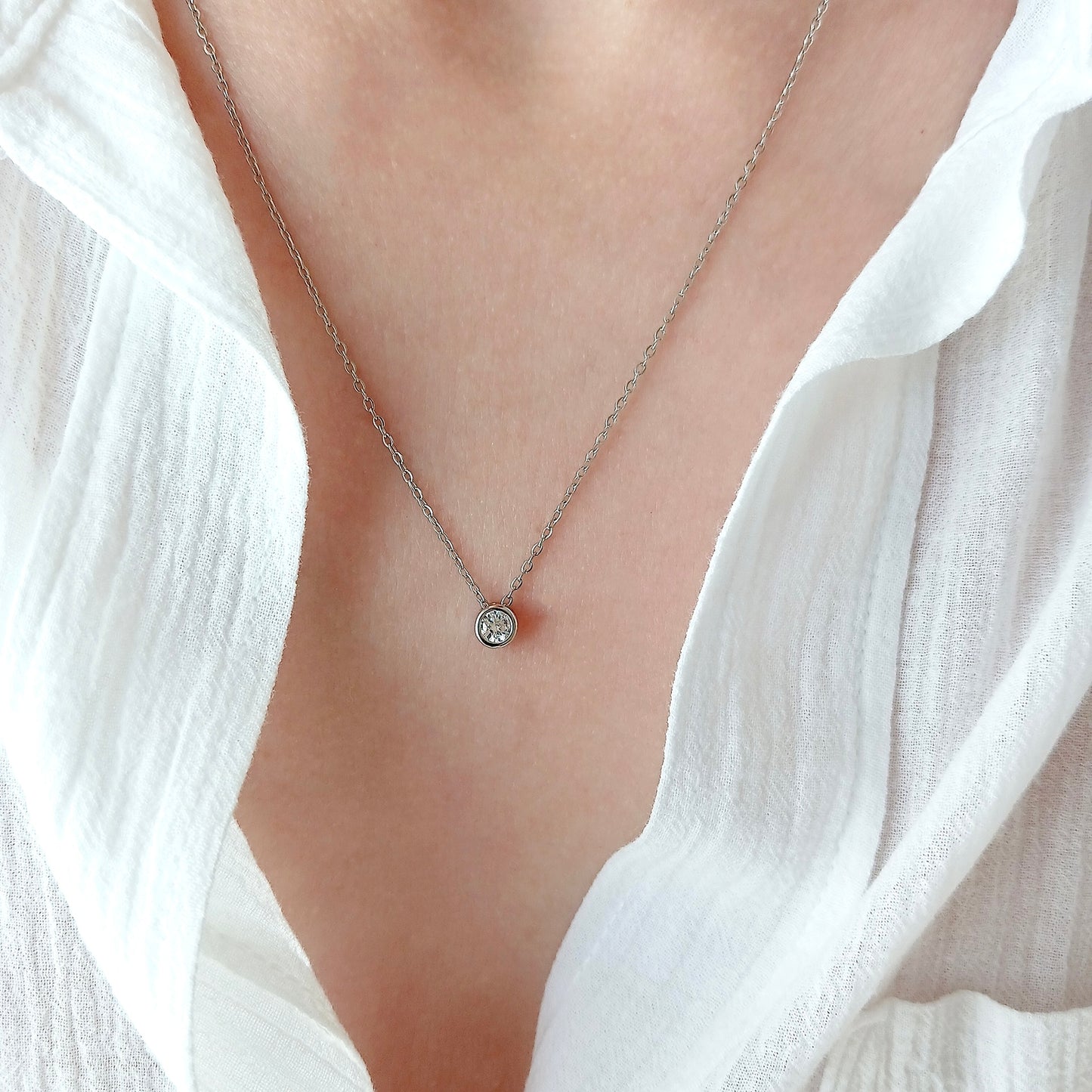 Silver zirconia necklace