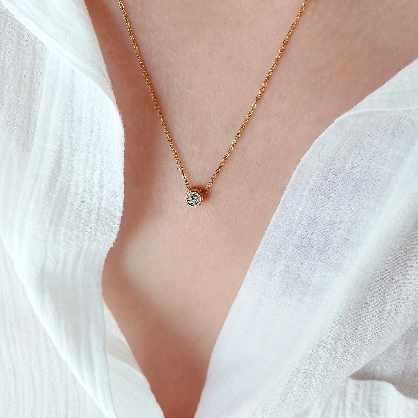 Gold zirconia necklace