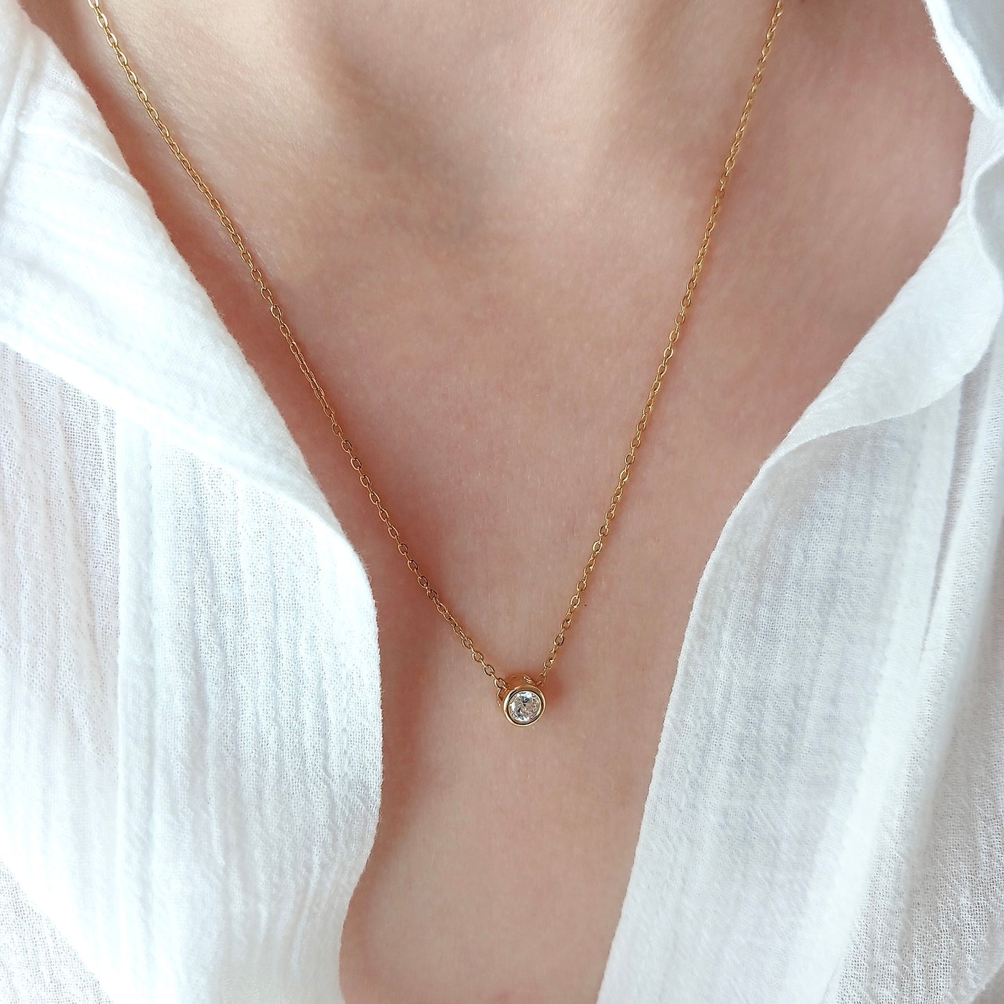 Gold zirconia necklace