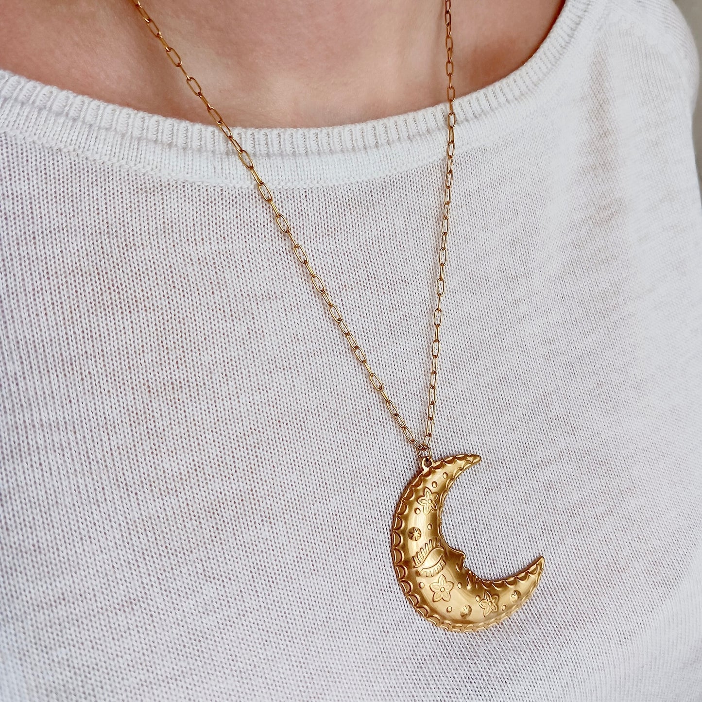 Crescent moon chain necklace