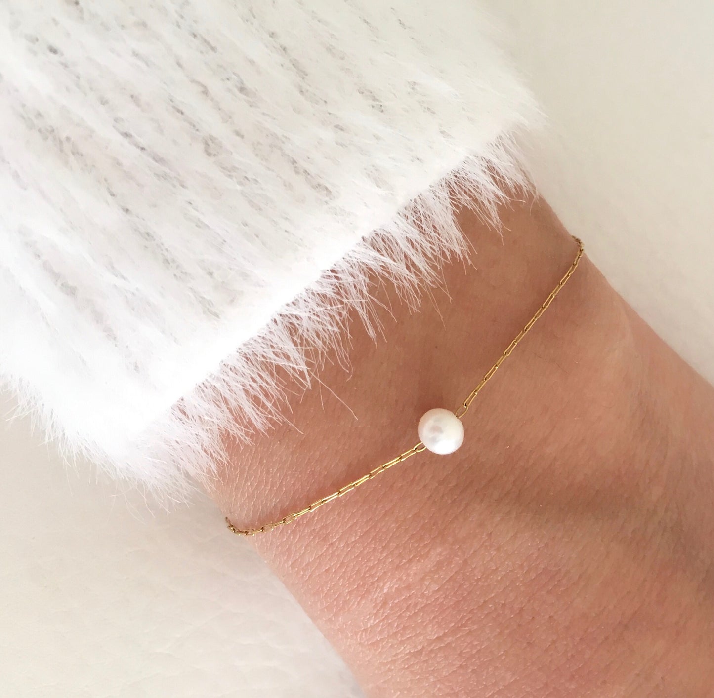 Tiny pearl bracelet