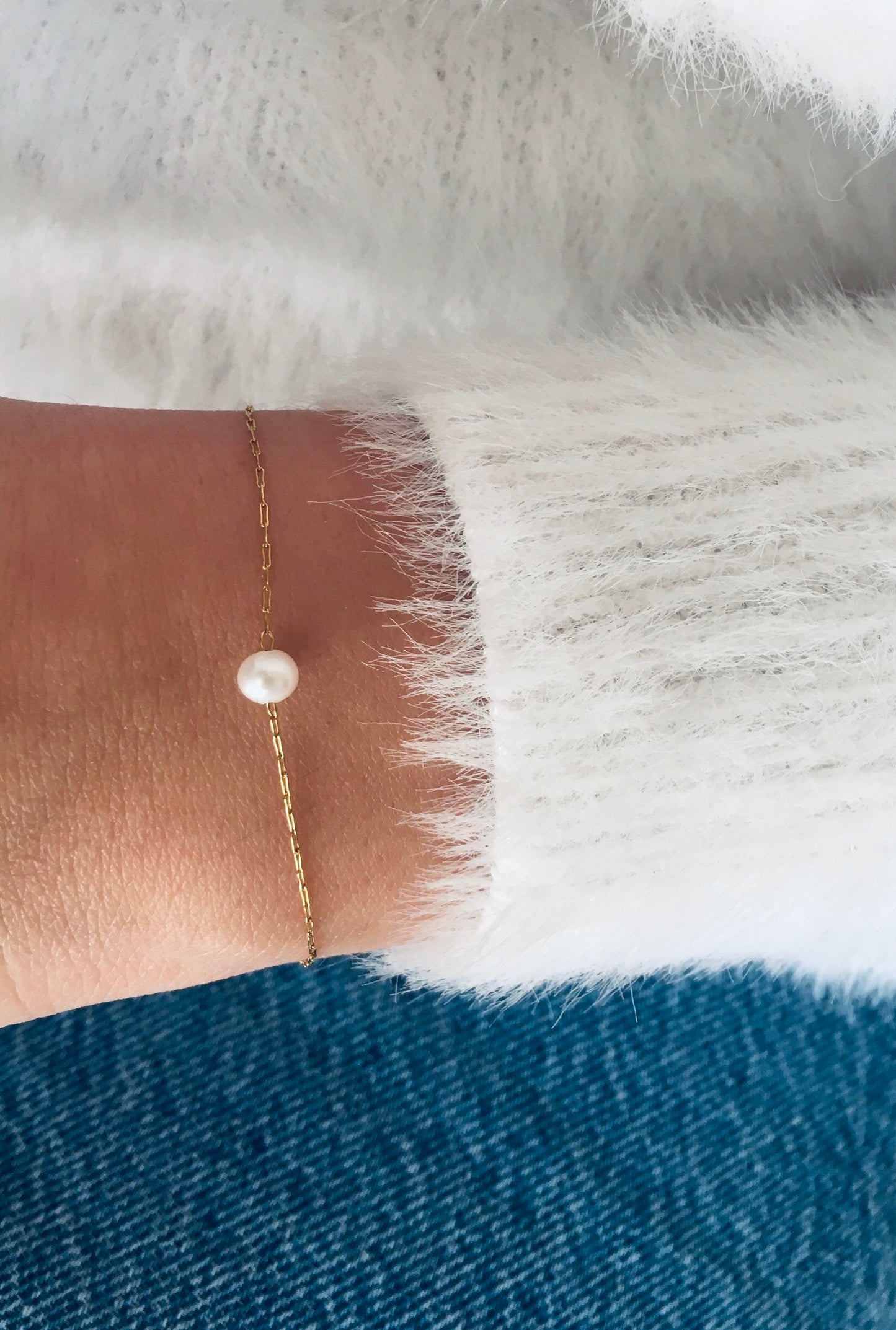 Tiny pearl bracelet