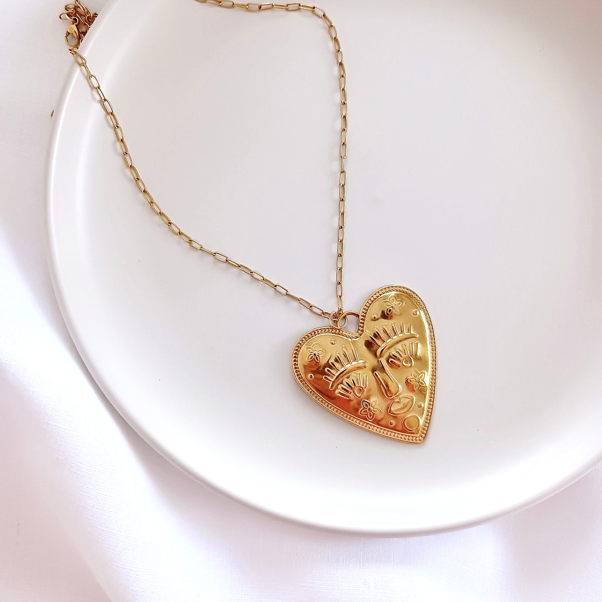 Stainless steel heart pendant necklace