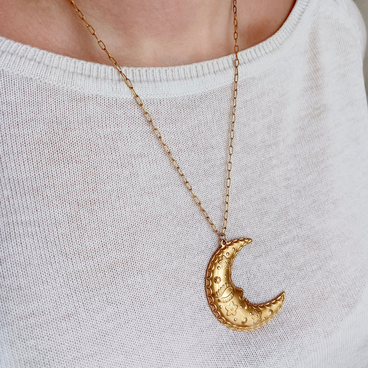 Crescent moon chain necklace