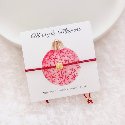 Bracelet cordon avec breloque cadeau de Noël sur carte de vœux