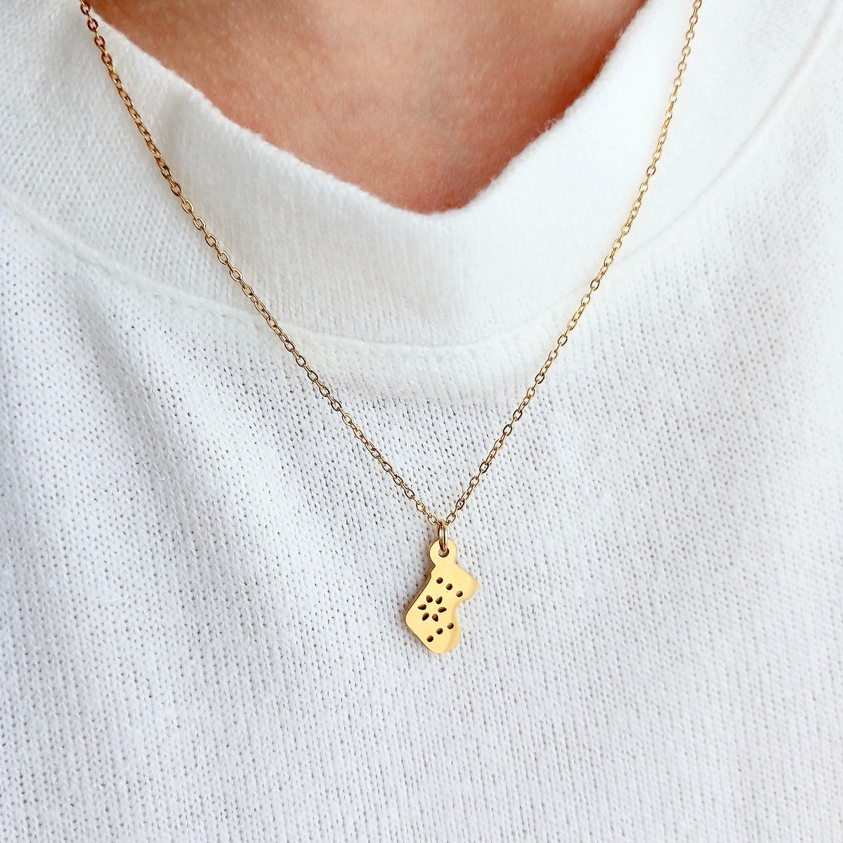 Collier chaîne avec pendentif chaussette de Noël en acier inoxydable sur carte de vœux