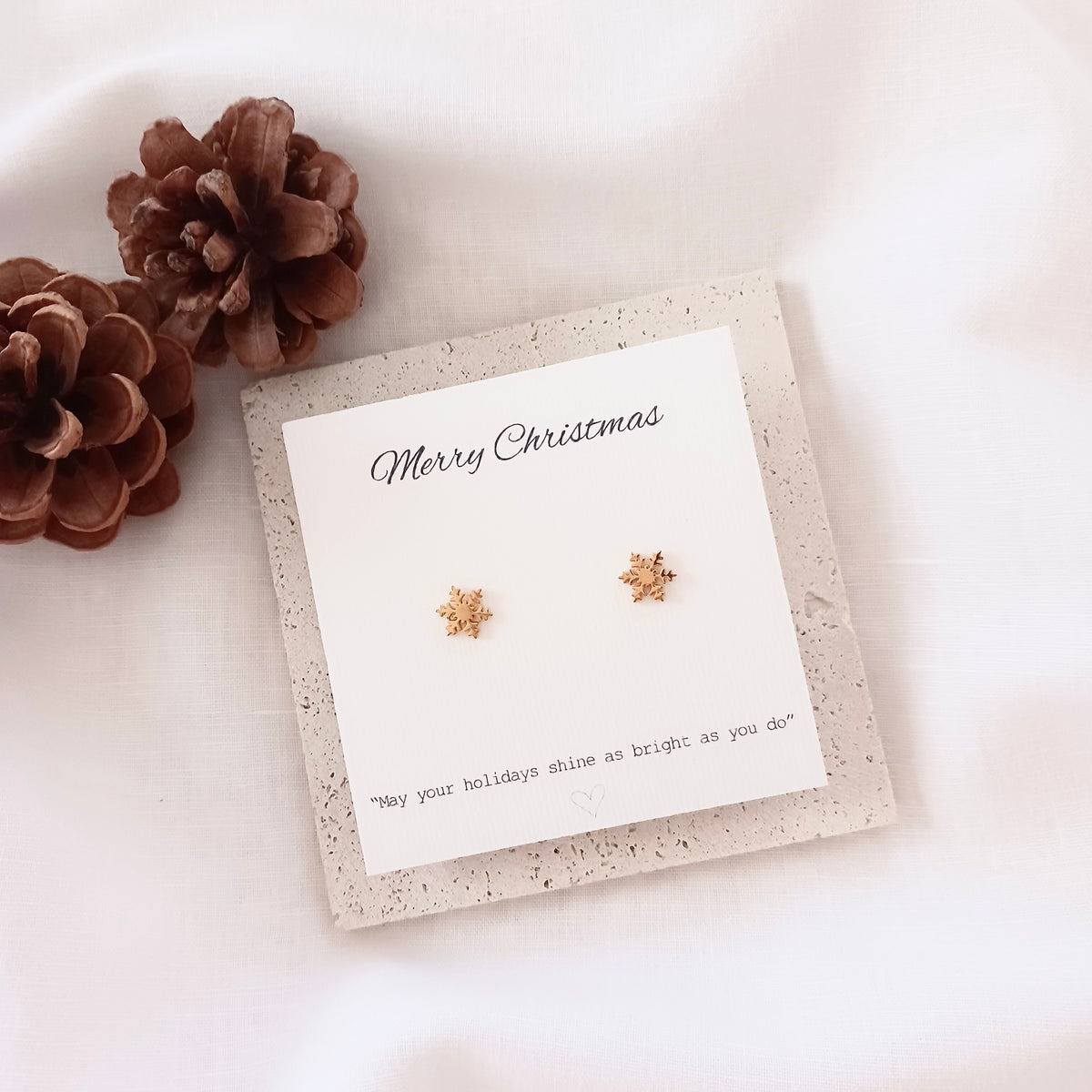 Little snowflake stud earrings