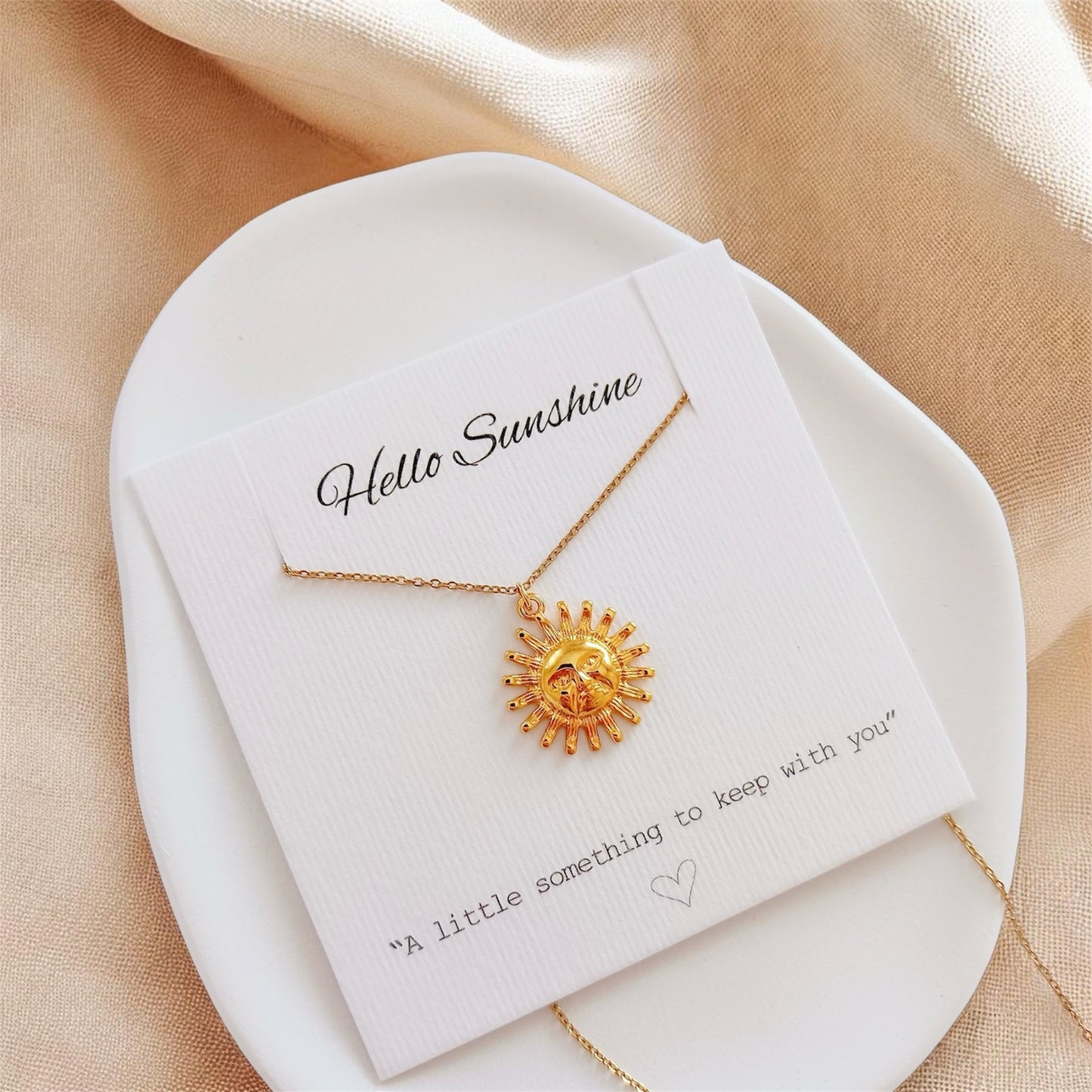 Minimal sun necklace
